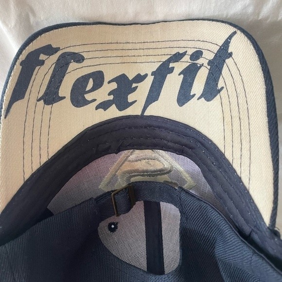 Superman Amoll Comics Flex Fit Cap. - Picture 2 of 4